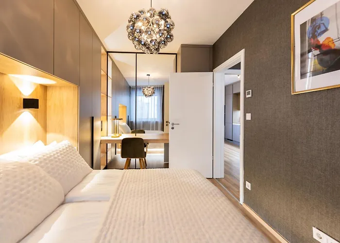 Fancy Residence Private Parking & Garden